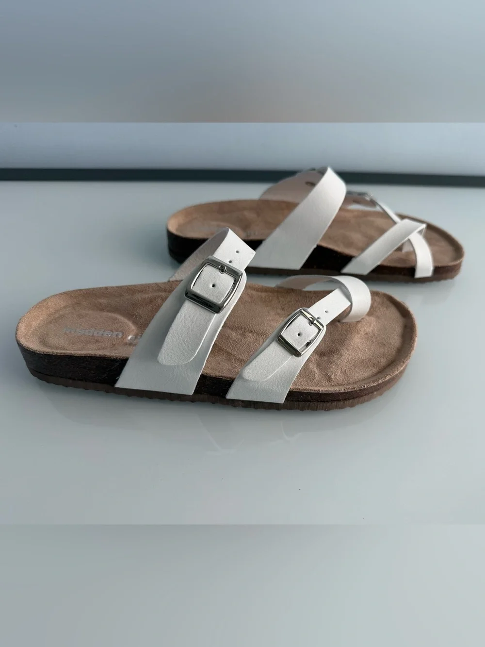 Madden Girl Women’s White & Tan Bryceee Footbed Sandals Size 8